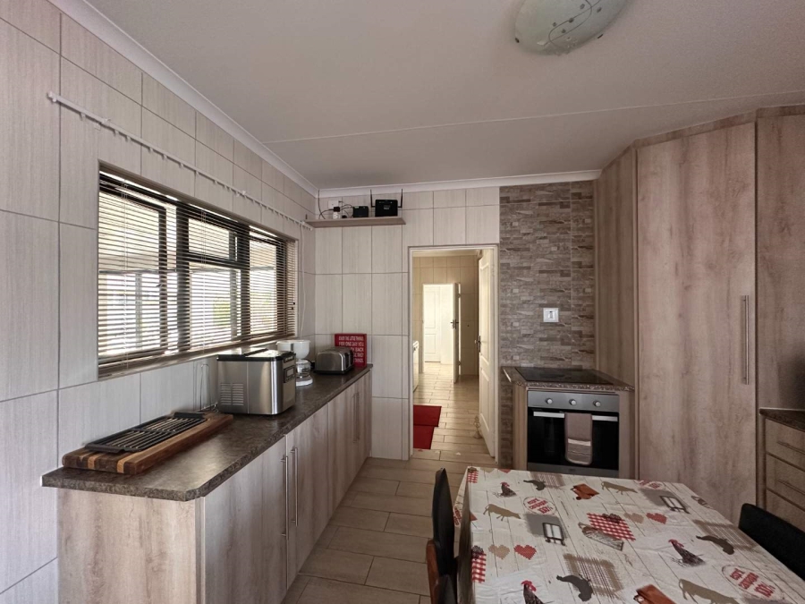 5 Bedroom Property for Sale in Fraaiuitsig Western Cape